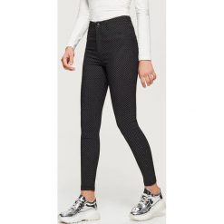 Spodnie z kolekcji EQUAL - Czarny. Spodnie materiałowe damskie marki Cropp. W wyprzedaży za 49.99 zł.