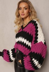 Fuksjowy Oversize Sweter z Trójkątnym Dekoltem z Ozdobnej Dzianiny Klinerda. Czerwone swetry damskie Renee, na jesień, bez wzorów, z dzianiny, casualowe, bez kołnierzyka, bez ramiączek, bez kaptura. Za 149.99 zł.