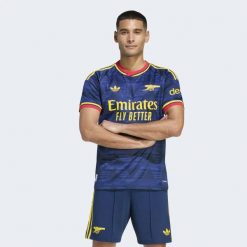 Koszulka wyjazdowa Arsenal FC 26/27 Authentic. Białe koszulki sportowe męskie Adidas, l, bez wzorów, z materiału, bez kołnierzyka, bez ramiączek, do piłki nożnej, climacool (adidas). Za 649.00 zł.