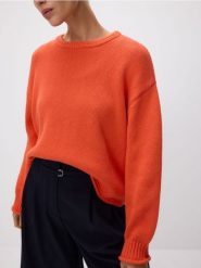 Bawełniany sweter oversize - pomarańczowy. Brązowe swetry damskie Reserved, l, bez wzorów, z bawełny, bez kołnierzyka, bez ramiączek, bez kaptura. Za 139.99 zł.