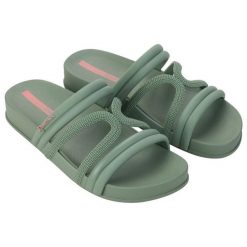 Klapki Ipanema Walk Slide W 27262BG089 zielone. Zielone klapki damskie bez wzorów, z materiału, sportowe, bez obcasa. Za 236.98 zł.