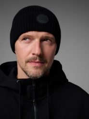 4F Czapka beanie wełniana 4F x Robert Lewandowski - czarna L. Czarne czapki i kapelusze męskie 4f, na zimę, bez wzorów, z dzianiny, klasyczne. Za 99.99 zł.
