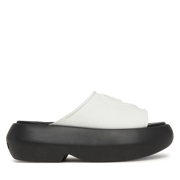 Klapki LOVE MOSCHINO. Białe klapki damskie Love Moschino, bez wzorów, bez obcasa. Za 499.99 zł.