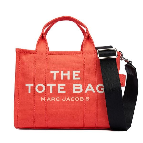 Torebka Marc Jacobs. Brązowe torebki do ręki damskie Marc Jacobs, bez wzorów, klasyczne, bez dodatków. Za 619.99 zł.