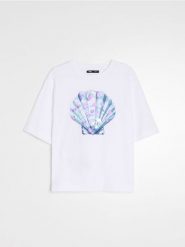Bawełniana koszulka z nadrukiem muszli - biały. Białe t-shirty damskie Sinsay, l, bez wzorów, z bawełny, bez kołnierzyka. Za 25.99 zł.