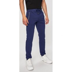 Versace Jeans - Spodnie. Niebieskie spodnie materiałowe męskie Versace Jeans, xl, bez wzorów, z bawełny, casualowe. W wyprzedaży za 319.90 zł.