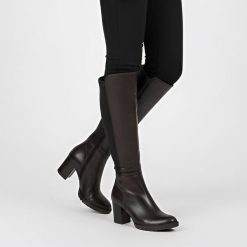 Kozaki damskie Grace, wysoka smukła cholewka ze skóry licowej z elastycznym ściągaczem i wysokim stabilnym obcasem, brązowe, 05110-2-231-T-93-3. Brązowe kozaki damskie Grace, z materiału, bez obcasa, na obcasie. Za 499.00 zł.