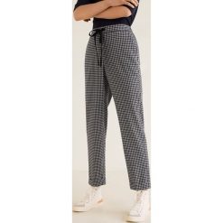 Mango - Spodnie Mix. Niebieskie spodnie materiałowe damskie marki Mango, z elastanu. Za 119.90 zł.