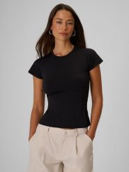 4F T-shirt slim gładki damski - czarny M. Czarne t-shirty damskie 4f, m, bez wzorów, z tkaniny, klasyczne, bez kołnierzyka. Za 69.99 zł.