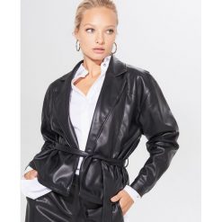 Kurtka z imitacji skóry - Czarny. Czarne kurtki damskie Mohito, bez wzorów, ze skóry, bez kaptura. Za 199.99 zł.