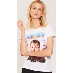 T-shirt Home Alone - Biały. Białe t-shirty damskie House. Za 49.99 zł.
