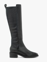 Czarne wyższe kozaki ze skóry licowej. Czarne kozaki damskie Ryłko, ze skóry, z okrągłym noskiem, bez obcasa, na obcasie. Za 599.99 zł.