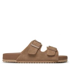 Klapki DeeZee. Brązowe klapki damskie DeeZee, bez wzorów, bez obcasa. Za 119.99 zł.