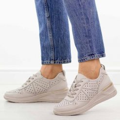 Szare skórzane sneakersy damskie Sergio Leone Sp115. Szare obuwie sportowe damskie Sergio Leone, w ażurowe wzory, z dresówki. Za 219.00 zł.