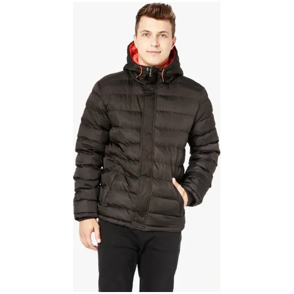 Umbro Kurtka Larimar , czarny, rozmiar M. Czarne kurtki męskie Umbro, na zimę, m, bez wzorów, z materiału, bez kaptura. W wyprzedaży za 179.99 zł.