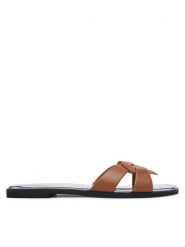 LOVE MOSCHINO Klapki JA28092G0OIAX200 Brązowy. Brązowe klapki damskie Love Moschino, bez wzorów, ze skóry, bez obcasa. Za 809.99 zł.