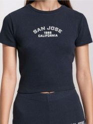 Koszulka z napisem - niebieski. Niebieskie t-shirty damskie Sinsay, l, bez wzorów, bez kołnierzyka. Za 29.99 zł.