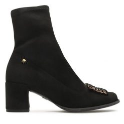 Botki Maciejka. Czarne botki damskie Maciejka, bez obcasa, na słupku, bez zapięcia. Za 479.99 zł.