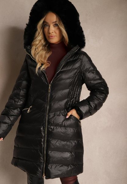 Czarna Pikowana Kurtka o Długim Kroju z Odpinanym Futerkiem i Kapturem Rinotha. Czarne kurtki damskie Renee, l, bez wzorów, z futra. Za 149.99 zł.