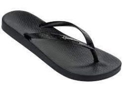 Japonki plażowe damskie Ipanema Anatomic Tan Fem. Czarne klapki damskie Ipanema, bez wzorów, z gumy, bez obcasa, na płaskiej podeszwie. Za 86.85 zł.