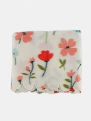 Koc w kwiaty - wielobarwny. Kocyki dla dzieci Sinsay. Za 19.99 zł.