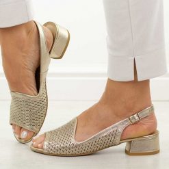 Złote S ażurowe skórzane Polskie sandały damskie na obcasie Deoni D521C. Żółte sandały damskie Deoni, w ażurowe wzory, ze skóry, bez obcasa, na obcasie, bez zapięcia. Za 419.00 zł.