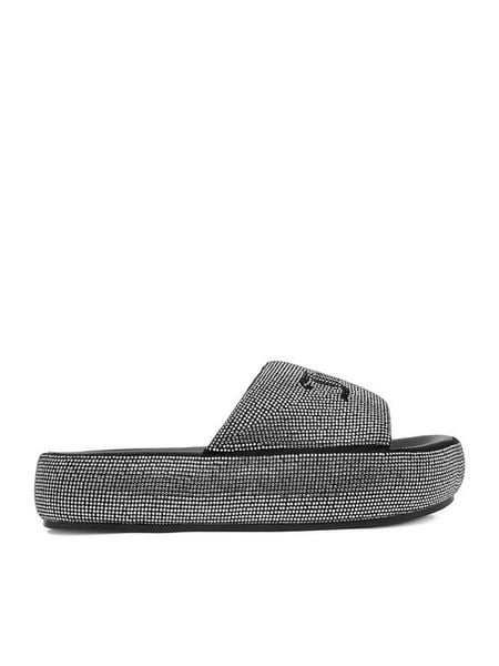 Juicy Couture Klapki CEO-WSS21515-04 Czarny. Czarne klapki damskie Juicy Couture, bez wzorów, z materiału, bez obcasa. Za 249.99 zł.