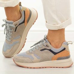 Beżowe skórzane sneakersy damskie T.Sokolski 458. Brązowe obuwie sportowe damskie Sokolski, bez wzorów, z jeansu, trekkingowe. Za 259.00 zł.