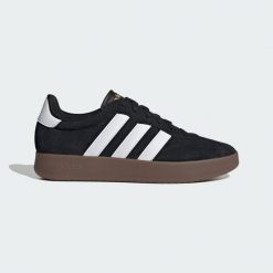 Buty Barreda. Białe trekkingi męskie Adidas, tenisowe. Za 226.99 zł.