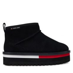 Śniegowce Tommy Jeans. Czarne śniegowce i trapery damskie Tommy Jeans, z jeansu. Za 459.99 zł.