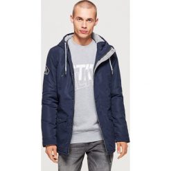 Parka z kapturem - Granatowy. Niebieskie parki męskie Cropp. Za 249.99 zł.