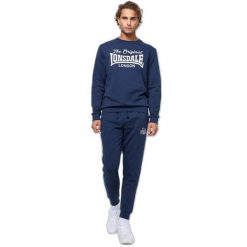 Spodnie dresowe o klasycznym kroju Punch Rathven. Niebieskie krótkie spodenki sportowe męskie Lonsdale, m, bez wzorów, z dresówki. Za 230.50 zł.