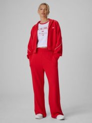 4F Spodnie kibica z szerokimi nogawkami damskie - czerwone XL. Czerwone spodnie dresowe damskie 4f, l, bez wzorów, z dresówki. Za 159.99 zł.