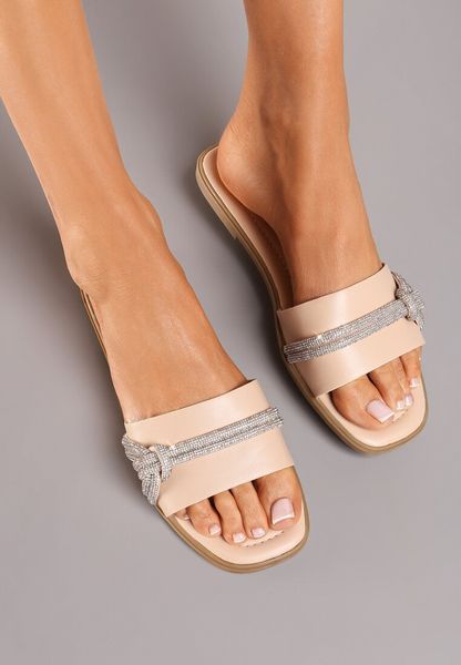 Beżowe Klapki na Płaskiej Podeszwie z Imitacji Skóry z Ozdobnymi Cyrkoniami Hanita. Brązowe klapki damskie Renee, bez wzorów, ze skóry, eleganckie, bez obcasa, na płaskiej podeszwie. Za 89.99 zł.