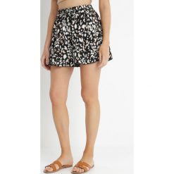 Czarne Spódnicospodnie Yoi. Czarne szorty damskie Born2be, l, bez wzorów, z tkaniny. Za 34.99 zł.