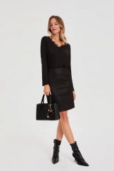 Ołówkowa spódnica czarna. Czarne spódnice damskie MOODO, bez wzorów, z elastanu, ołówkowe. Za 129.99 zł.