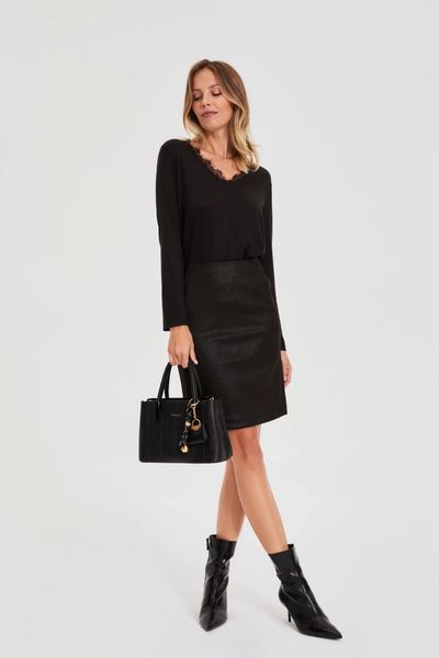 Ołówkowa spódnica czarna. Czarne spódnice damskie MOODO, bez wzorów, z elastanu, ołówkowe. Za 129.99 zł.