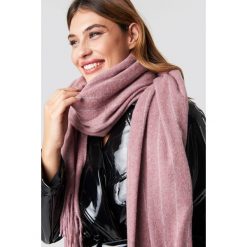 NA-KD Accessories Szalik Woven Pinstripe - Pink. Różowe szaliki i chusty damskie NA-KD Accessories, z materiału. Za 100.95 zł.