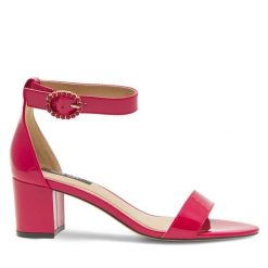 Sandały Nine West. Czerwone sandały damskie Nine West, bez wzorów, bez obcasa, na słupku, bez zapięcia. Za 229.99 zł.
