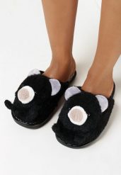 Czarne Kapcie z Pluszowym Misiem Shavan. Czarne kapcie damskie Born2be, z aplikacjami, z okrągłym noskiem. Za 34.99 zł.