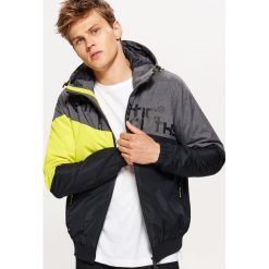 Sportowa kurtka z kapturem - Czarny. Czarne kurtki sportowe męskie Cropp. Za 169.99 zł.
