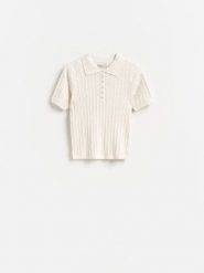 Sweter z krótkimi rękawami - kremowy. Białe swetry damskie Reserved, l, bez wzorów, z bawełny, bez kołnierzyka, bez ramiączek, krótkie, bez kaptura. Za 99.99 zł.