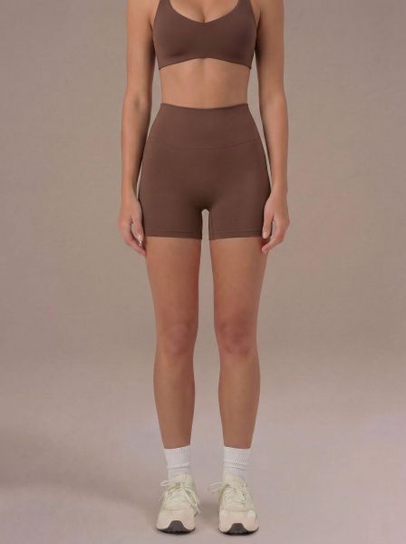 Szorty Motion - Brązowy. Brązowe szorty sportowe damskie JOY STUDIO, na lato, xl, bez wzorów, z materiału, sportowe, z podwyższonym stanem, do biegania. Za 159.00 zł.