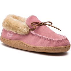 Kapcie SCHOLL - Panda F27284 1048 370 Pink. Czerwone kapcie damskie Scholl, z aplikacjami, z futra, bez obcasa, bez zapięcia. Za 200.00 zł.