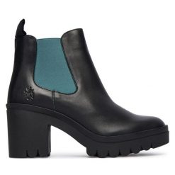Botki Fly London. Czarne botki damskie Fly London, bez obcasa, na słupku, bez zapięcia. Za 599.99 zł.