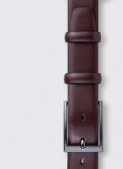 PAKO LORENTE – Klasyczny skórzany pasek w kolorze bordowym. Czerwone paski damskie Pako Lorente, bez wzorów, ze skóry, eleganckie. Za 69.99 zł.