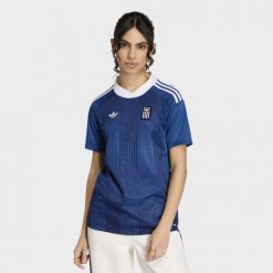 Koszulka wyjazdowa Grecja 26. Niebieskie koszulki sportowe damskie Adidas, bez wzorów, sportowe, bez kołnierzyka. Za 439.00 zł.