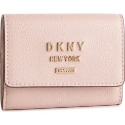 Mały Portfel Damski DKNY - R91ZHB07 Iconic Blush 3IB. Portfele damskie marki DKNY. Za 289.00 zł.