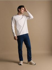 Bawełniany longsleeve - biały. Białe bluzki z długim rękawem męskie Reserved, l, bez wzorów, z bawełny, bez kołnierzyka. Za 129.99 zł.