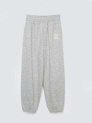 Spodnie dziewczęce dresowe jasnoszare Monara 901. Szare spodnie sportowe dla dziewczynek Big Star, bez wzorów, z dresówki. Za 119.99 zł.